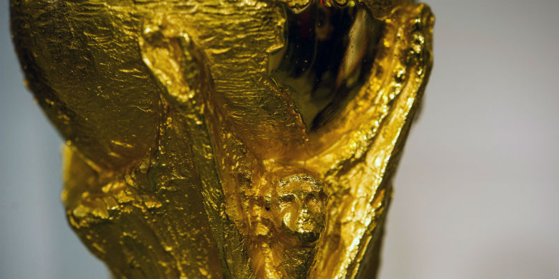 Un particolare del trofeo della Coppa del Mondo FIFA (YASUYOSHI CHIBA/AFP/GettyImages)