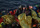 Ci sono 40 persone bloccate in mare da 12 giorni