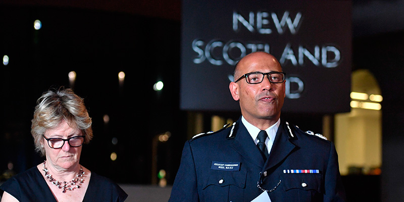 Il capo delle indagini dell'antiterrorismo Neil Basu, durante una conferenza stampa all'esterno di Scotland Yard, Londra, Regno Unito (John Stillwell/PA via AP)