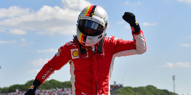 Sebastian Vettel dopo la vittoria nel Gran Premio d'Inghilterra (ANDREJ ISAKOVIC/AFP/Getty Images)