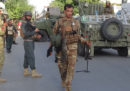 Alcuni uomini armati hanno attaccato un edificio governativo a Jalalabad, in Afghanistan, ci sono 14 feriti