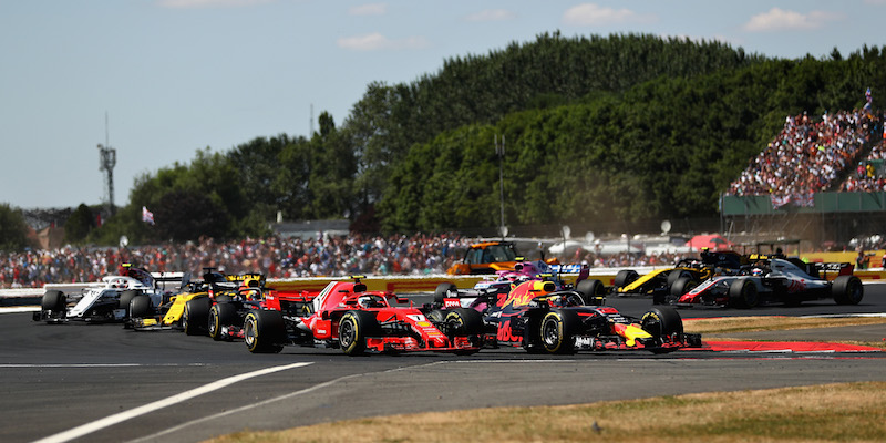 Le monoposto al primo giro del Gran Premio d'Inghilterra di Formula 1 (Dan Istitene/Getty Images)