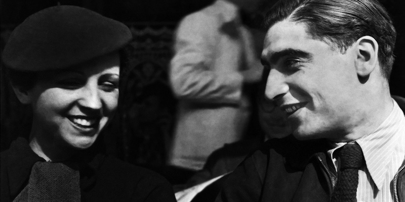 I fotografi Gerda Taro e Robert Capa a Parigi nel 1936 (Fred Stein/picture-alliance/dpa/AP Images)