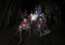 I ragazzini thailandesi intrappolati in una grotta hanno ricevuto cibo e assistenza medica