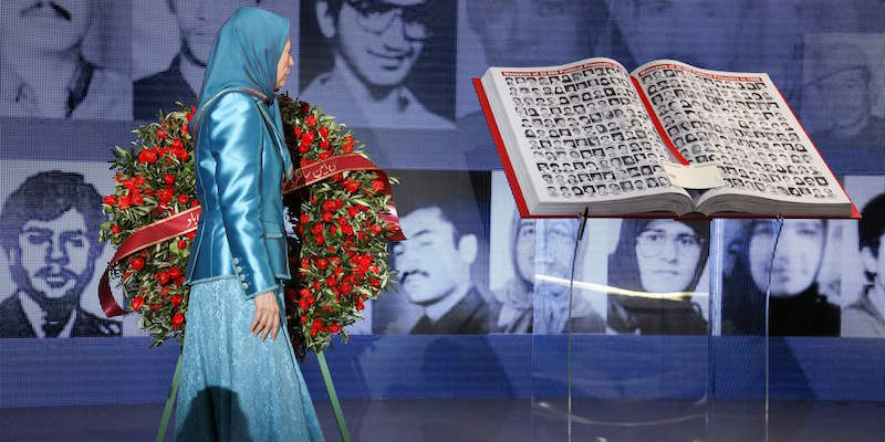 Maryam Rajavi, leader del MEK, all'evento organizzato a Parigi sabato scorso (ZAKARIA ABDELKAFI/AFP/Getty Images)