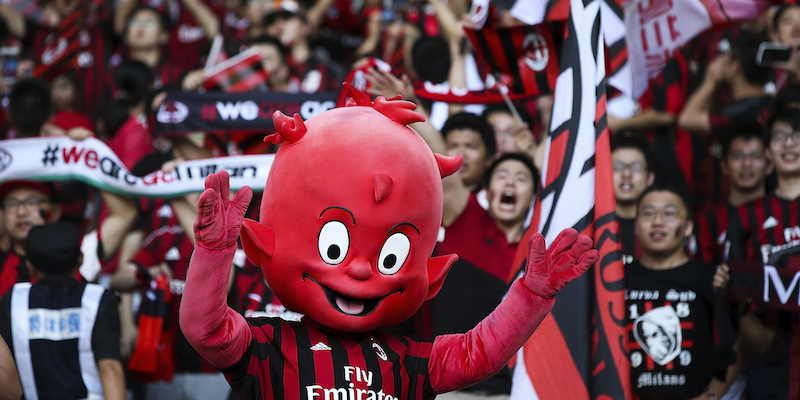 La mascotte del Milan allo stadio di Tianjin per l'amichevole estiva tra Milan e Bayern Monaco (Lintao Zhang/Getty Images)