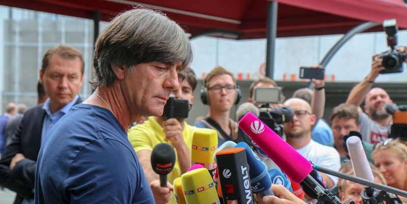 La nazionale di calcio tedesca ha confermato l'incarico al suo allenatore Joachim Löw