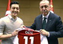 Mesut Özil non giocherà più per la Germania