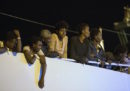 La polizia ha arrestato 11 sospetti scafisti del barcone con a bordo 450 migranti soccorsi al largo della Sicilia