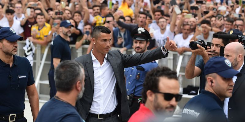 Cristiano Ronaldo all'ingresso dello Juventus Medical Center all'Allianz Stadium di Torino (MIGUEL MEDINA/AFP/Getty Images)