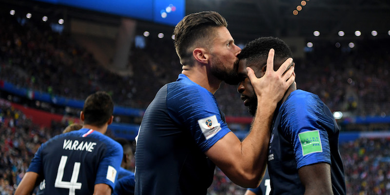 Olivier Giroud bacia in testa Samuel Umtiti, autore del gol della vittoria per la Francia (Shaun Botterill/Getty Images)