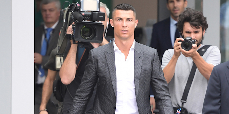 Cristiano Ronaldo arriva all'Allianz Stadium di Torino (MIGUEL MEDINA/AFP/Getty Images)