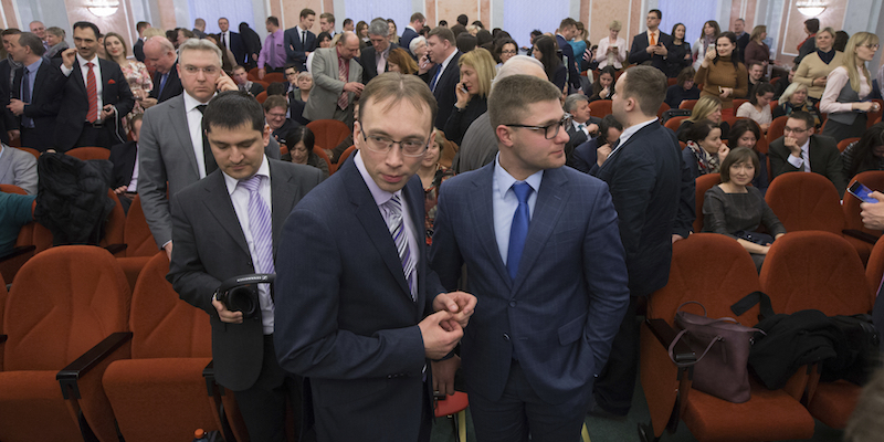 Membri dei Testimoni di Geova in tribunale a Mosca durante la sentenza dell'aprile 2017 (AP Photo/Ivan Sekretarev)