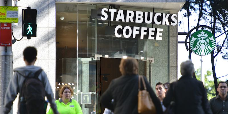L'insegna di uno Starbucks di Sydney il 28 maggio 2014 (PETER PARKS/AFP/Getty Images)