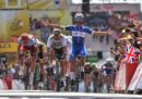 Fernando Gaviria ha vinto la prima tappa del Tour de France 2018, da Noirmoutier-en-l'Ile a Fontenay-le-Comte