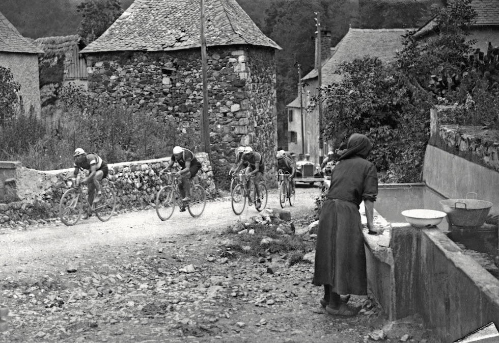 Il Tour de France in mezzo alle faccende quotidiane