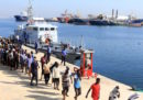 Una nave commerciale italiana ha soccorso 108 migranti e li ha riportati in Libia