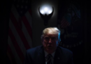 La foto di Trump al buio nello Studio Ovale
