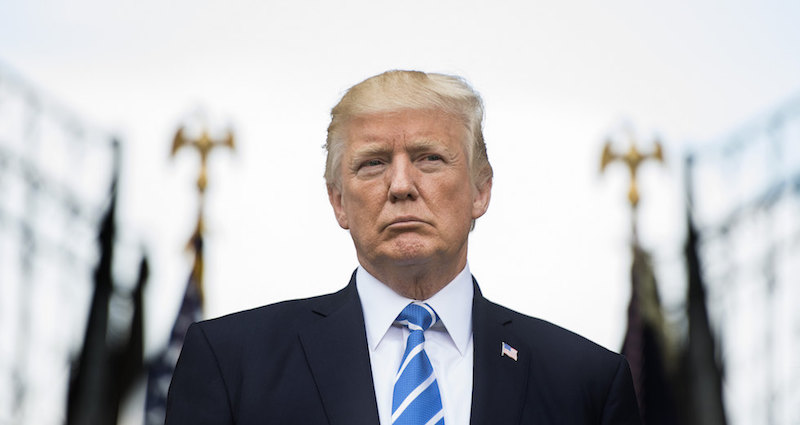 Donald Trump al Trump National Golf Club di Bedminster, New Jersey, lo stesso giorno che ha detto che avrebbe considerato l'opzione di un intervento militare in Venezuela, 11 agosto 2017 (JIM WATSON/AFP/Getty Images)