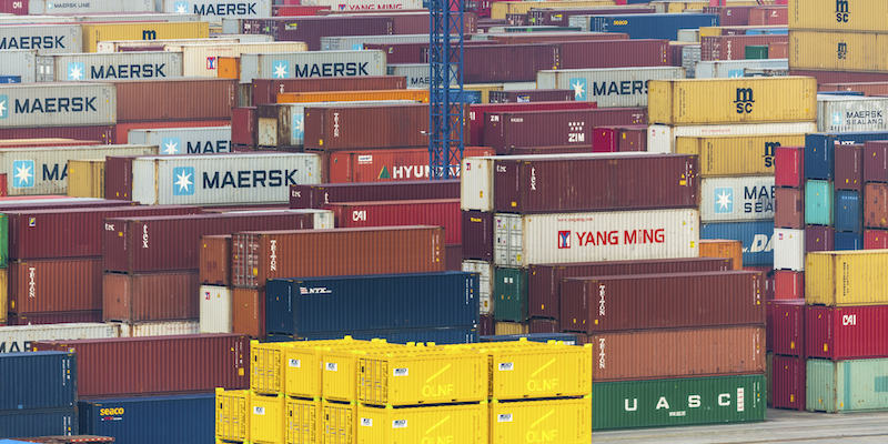 Container nel porto di Shanghai, in Cina. (Imaginechina via AP Images)