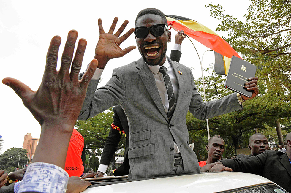 Robert Kyagulanyi Ssentamu, conosciuto come Bobi Wine tra i suoi sostenitori, 11 luglio 2017 (ISAAC KASAMANI/AFP/Getty Images)