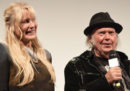 Sembra che Neil Young e Daryl Hannah si siano sposati, scrive il Guardian