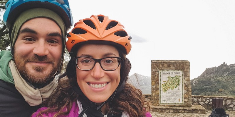 Jay Austin e Lauren Geoghegan, i due americani uccisi dallo Stato Islamico in Tagikistan, in Spagna (Simple Cycling)
