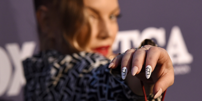 Le unghie della cantante Fergie (43) a un evento a West Hollywood, California, 2 agosto 2018
(Chris Pizzello/Invision/AP)