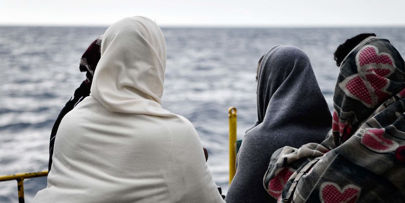 Migranti a bordo dell'Aquarius (LOUISA GOULIAMAKI/AFP/Getty Images)