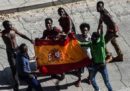 Più di 100 migranti hanno superato la barriera che divide il Marocco dall’enclave spagnola di Ceuta