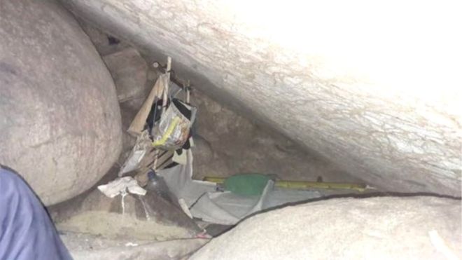 La polizia indonesiana ha liberato una donna che era stata tenuta prigioniera da uno sciamano per 15 anni in una grotta