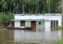 Negli ultimi giorni almeno 67 persone sono morte a causa di intense alluvioni nello stato indiano del Kerala