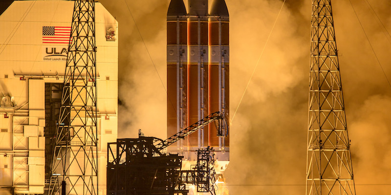Il razzo Delta IV Heavy alla partenza da Cape Canaveral, in Florida, con la sonda Parker Solar Probe, il 12 agosto 2018 (NASA/Bill Ingalls)