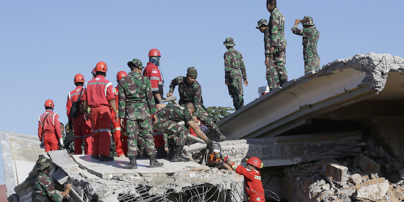 Le persone morte per il terremoto a Lombok, in Indonesia, sono almeno 131