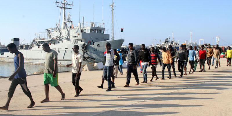 Migranti a Tripoli (MAHMUD TURKIA/AFP/Getty Images)