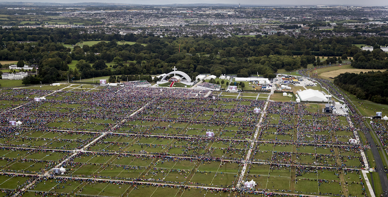 I partecipanti alla messa di Papa Francesco al Phoenix Park di Dublino, molti meno del previsto. (Liam McBurney-Pool/Getty Images)
