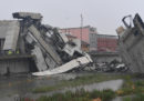 Foto e video del ponte Morandi, crollato a Genova