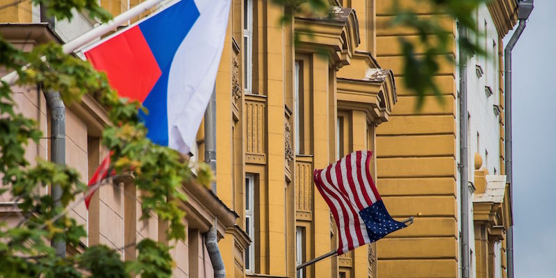 Una sospetta spia russa ha lavorato per anni all’ambasciata americana a Mosca