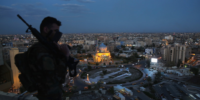 Un soldato iracheno a Baghdad (John Moore/Getty Images)