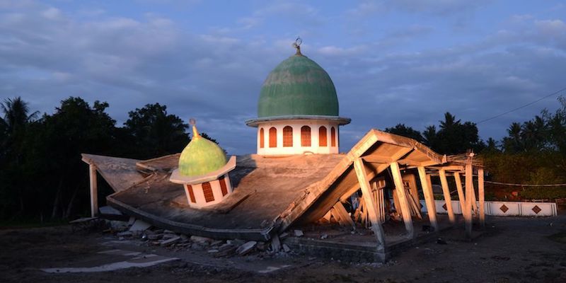 Una moschea a Kayangan, Lombok, 8 agosto 2018
(SONNY TUMBELAKA/AFP/Getty Images)