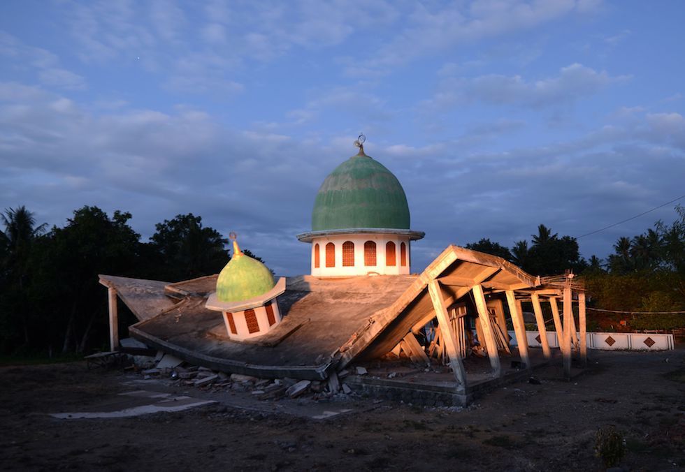 C’è stata un’altra scossa di terremoto di magnitudo 6.9 a Lombok, in Indonesia