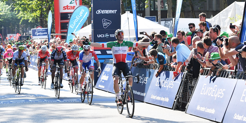 Elia Viviani ha vinto la terza tappa della Vuelta, da Mijas ad Alhaurin de la Torre
