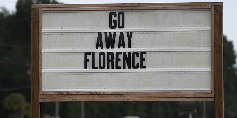 Un cartello con scritto "Florence vattene" a Myrtle Beach, South Carolina, 12 settembre 2018 (Joe Raedle/Getty Images)