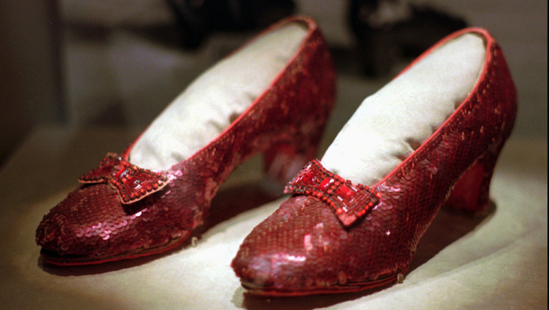 L'FBI ha recuperato un paio di scarpe indossate da Judy Garland nel film "Il mago di Oz" che erano state rubate nel 2005