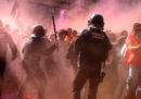 Le foto degli scontri tra gli indipendentisti e la polizia catalana, a Barcellona