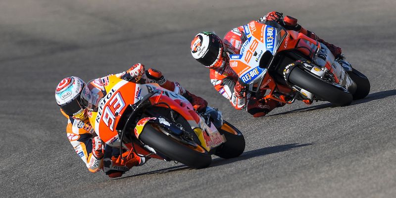 Marc Marquez e Jorge Lorenzo durante le qualifiche (JOSE JORDAN/AFP/Getty Images)