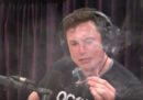 Elon Musk ha fumato un po' di erba, in diretta su YouTube