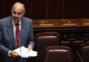 Il Corriere della Sera scrive che il ministro Paolo Savona potrebbe avere una carica in una società privata poco compatibile col suo ministero