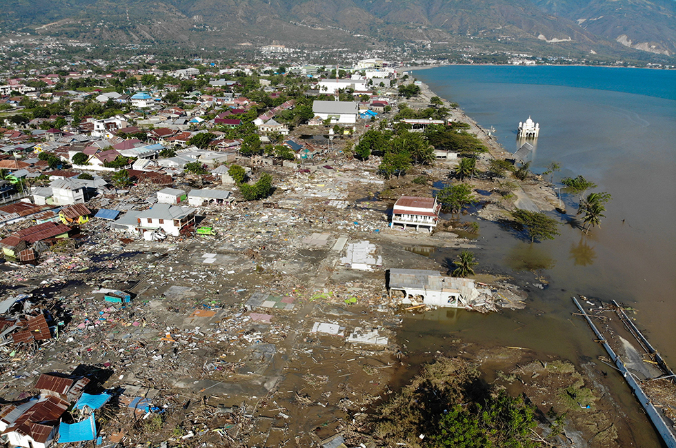 Una foto aerea di Palu, 1 ottobre 2018 (JEWEL SAMAD/AFP/Getty Images)
