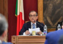 Il video di Claudio Borghi che spegne il microfono del ministro Tria alla Camera
